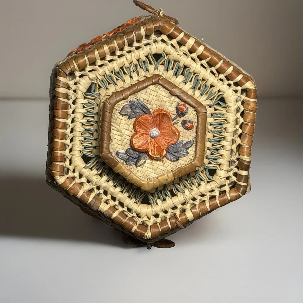 Vintage 1970's‎ Hexagonal straw Woven sewing Basket With Lid Raffia flower